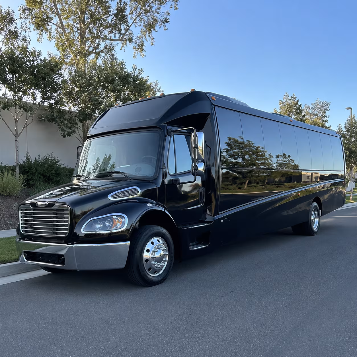 nashua 20 passenger minibus