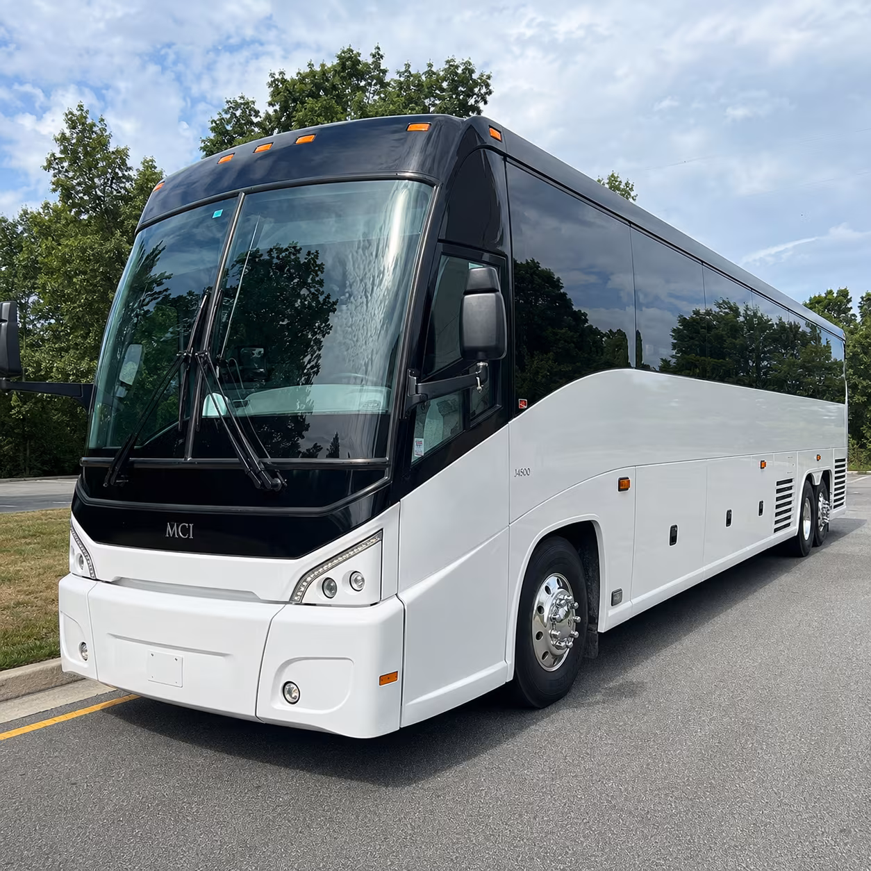 nashua charter bus rentals for business park and office campus shuttles